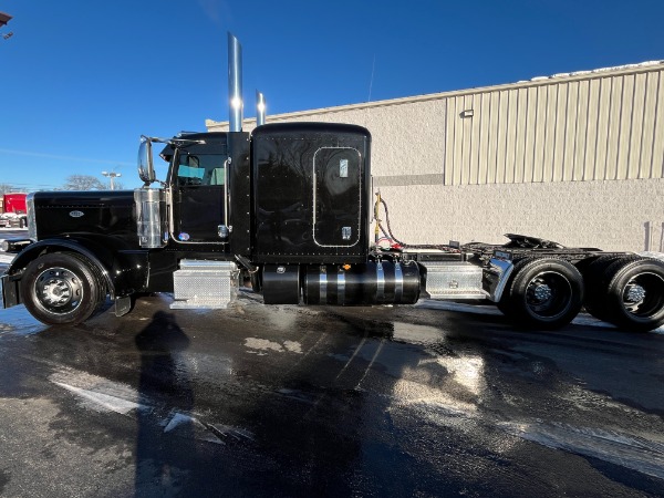 Used 2022 Peterbilt Conventional 389 EXHD Flattop for sale Sold at Chicago Motor Cars in West Chicago IL 60185 3