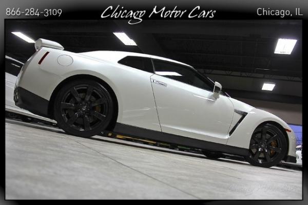 Used-2010-Nissan-GT-R-Premium