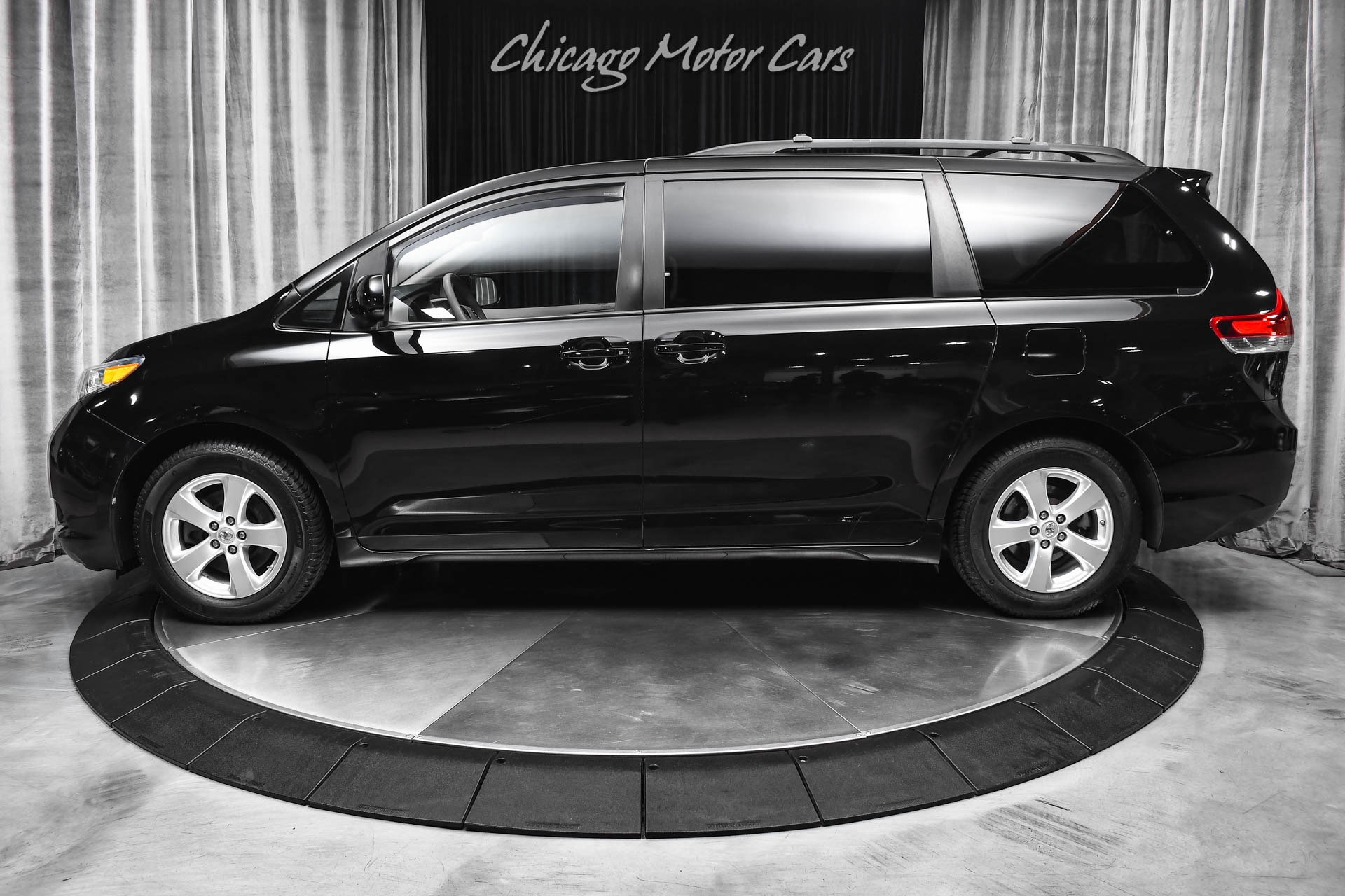 Used 2014 Toyota Sienna LE 7-Passenger! Auto Access Seat! Rear Entertainment! SUPER CLEAN! for sale Sold at Chicago Motor Cars in West Chicago IL 60185 1
