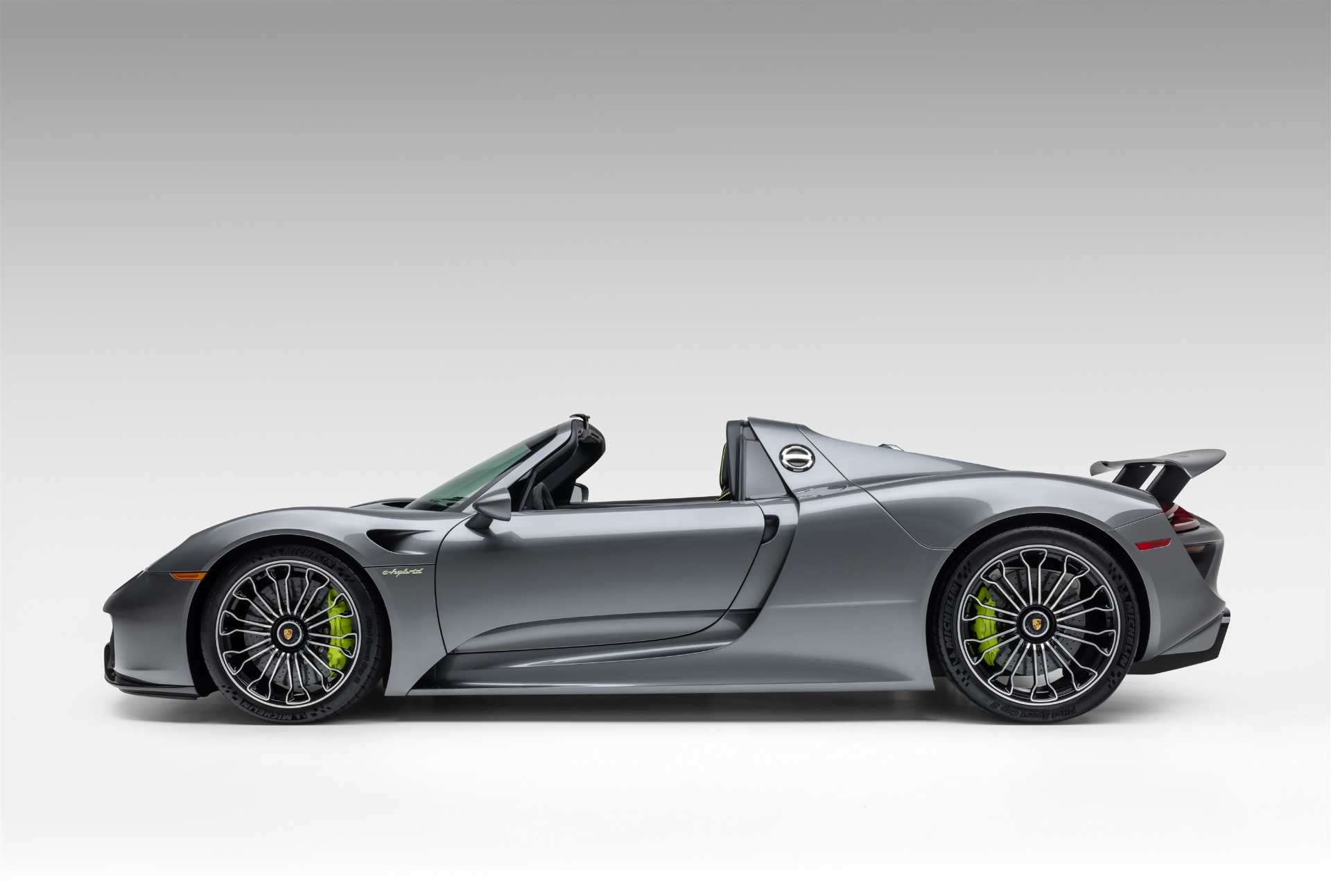 Used 2015 Porsche 918 Spyder Meteor Grey Metallic Carbon Fiber