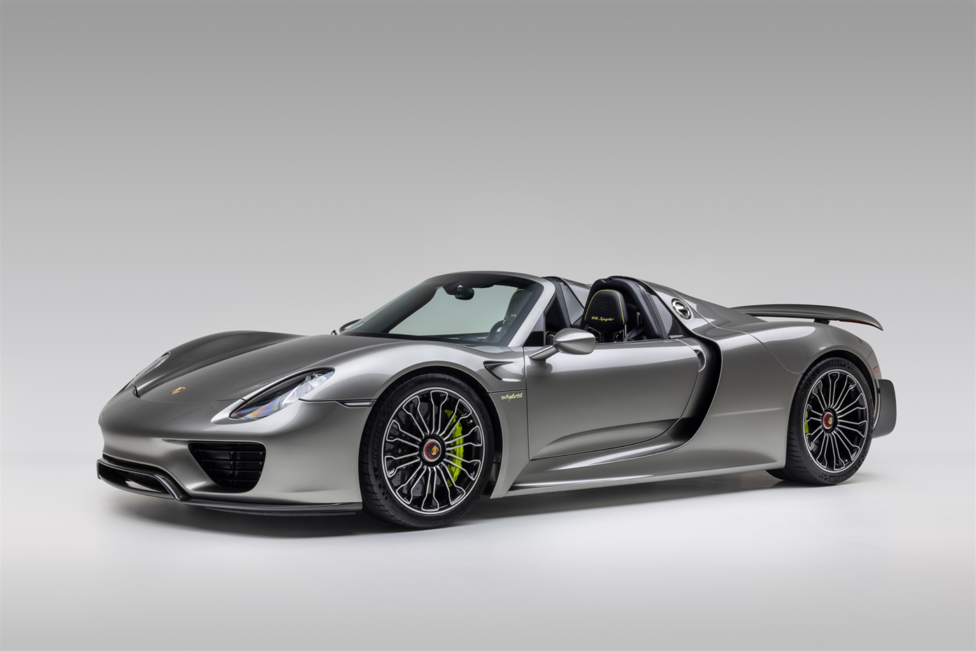 Used 2015 Porsche 918 Spyder Liquid Metal Silver Carbon Interior Pkg Carbon Diffuser Blades Front Lift for sale Sold at Chicago Motor Cars in West Chicago IL 60185 1
