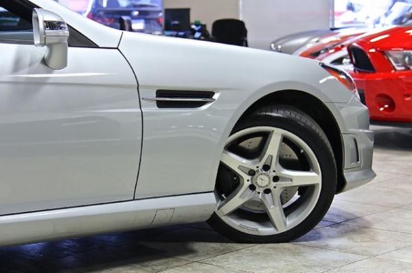 New-2012-Mercedes-Benz-SLK350-Sport