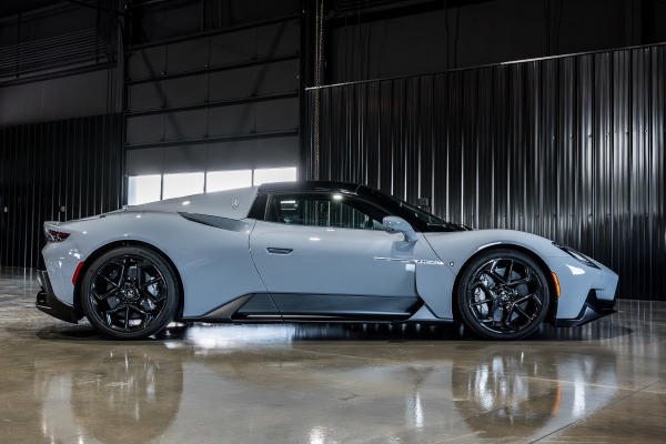 Used 2023 Maserati MC20 Cielo Convertible MSRP $298k+ Only 2600 Miles! Ceramic Brakes Carbon Fiber Pkg! for sale Sold at Chicago Motor Cars in West Chicago IL 60185 4
