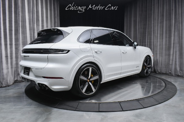 Used 2025 Porsche Cayenne GTS SUV Panoroof Bose Sound Carbon Fiber Interior & Exterior Trim Sport Seats for sale $131,800 at Chicago Motor Cars in West Chicago IL 60185 5