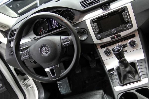 New-2013-Volkswagen-CC-R-Line