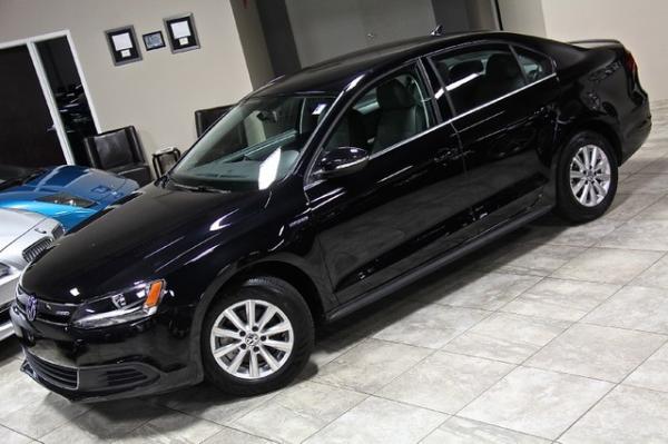 New-2013-Volkswagen-Jetta-Sedan-Hybrid