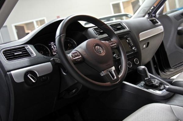 New-2013-Volkswagen-Jetta-Sedan-Hybrid