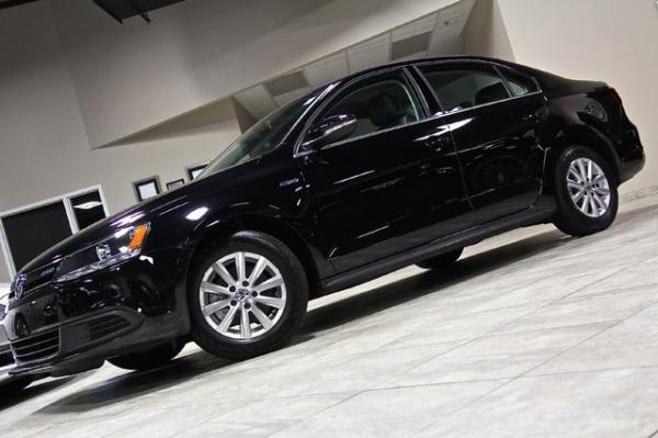 New-2013-Volkswagen-Jetta-Sedan-Hybrid