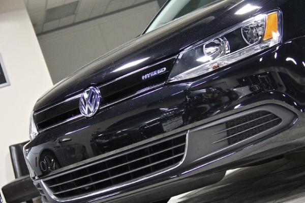 New-2013-Volkswagen-Jetta-Sedan-Hybrid