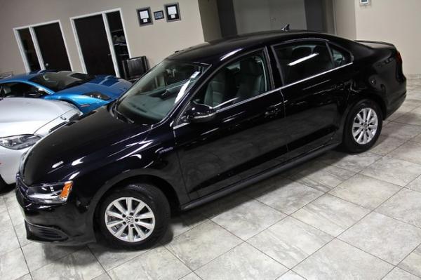 New-2013-Volkswagen-Jetta-Sedan-Hybrid