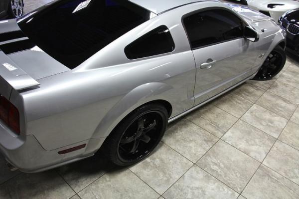 New-2005-Ford-Mustang-GT-Deluxe