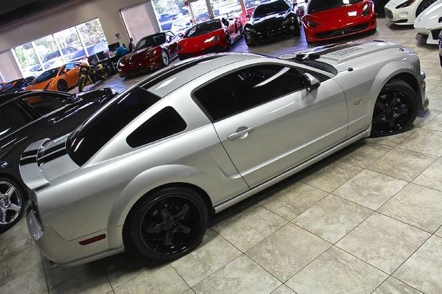 New-2005-Ford-Mustang-GT-Deluxe