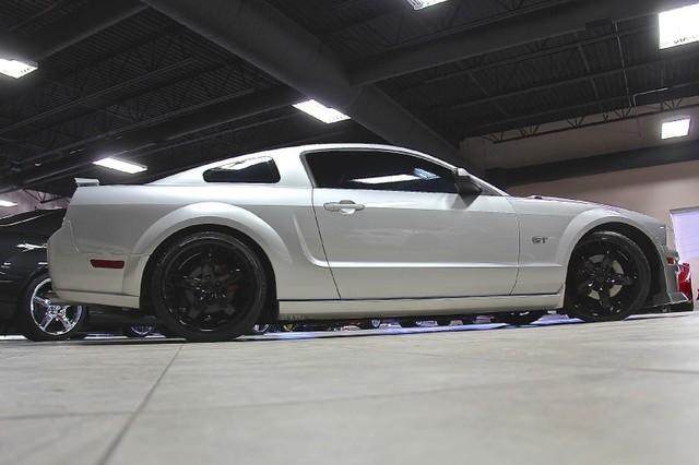 New-2005-Ford-Mustang-GT-Deluxe