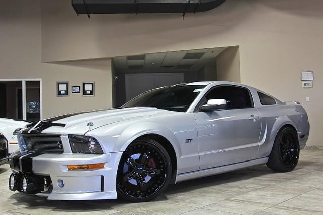 New-2005-Ford-Mustang-GT-Deluxe