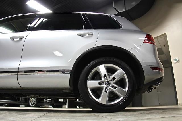 New-2011-Volkswagen-Touareg-Hybrid-V6