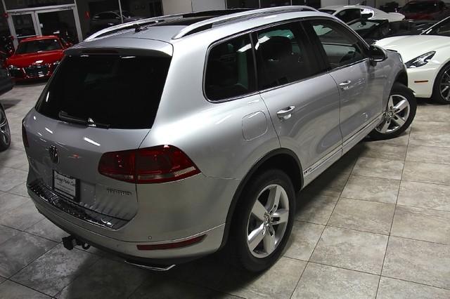 New-2011-Volkswagen-Touareg-Hybrid-V6