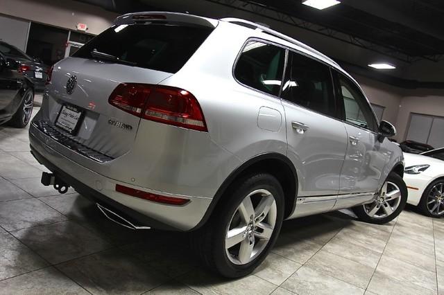 New-2011-Volkswagen-Touareg-Hybrid-V6