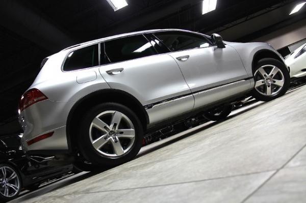 New-2011-Volkswagen-Touareg-Hybrid-V6