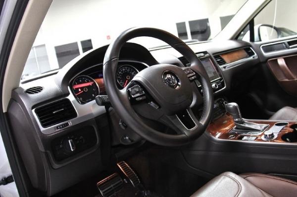 New-2011-Volkswagen-Touareg-Hybrid-V6