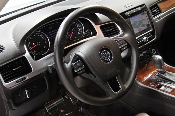 New-2011-Volkswagen-Touareg-Hybrid-V6