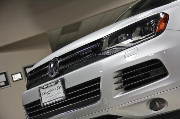 New-2011-Volkswagen-Touareg-Hybrid-V6