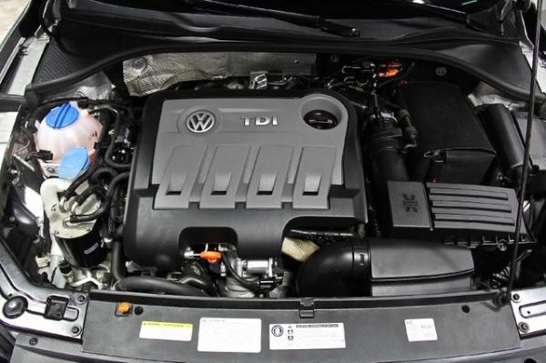 New-2013-Volkswagen-Passat-TDI-SE-wSunroof---Nav