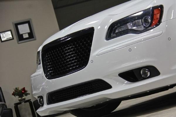 New-2012-Chrysler-300-SRT8