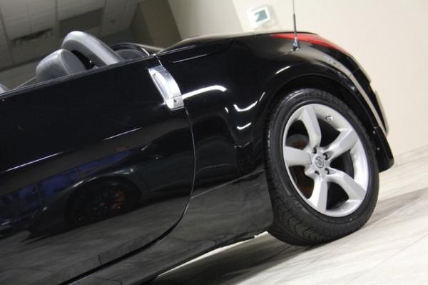 New-2007-Nissan-350Z-wBlack-Top