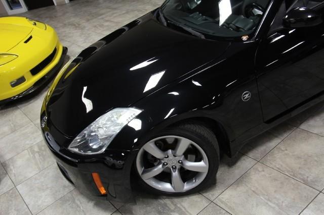 New-2007-Nissan-350Z-wBlack-Top