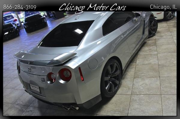 Used-2009-Nissan-GT-R-Premium-Premium