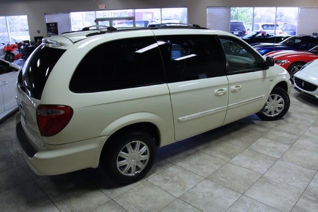 New-2007-Chrysler-Town---Country-Touring-LWB-Signa
