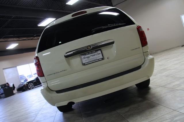 New-2007-Chrysler-Town---Country-Touring-LWB-Signa