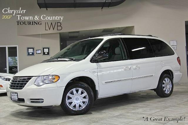 New 2007 Chrysler Town & Country Touring LWB Signa for sale Sold at Chicago Motor Cars in West Chicago IL 60185 1