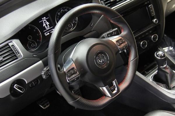 New-2014-Volkswagen-Jetta-Sedan