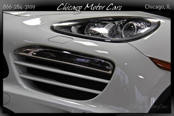 Used 2014 Porsche Cayenne V6 AWD for sale Sold at Chicago Motor Cars in West Chicago IL 60185 3