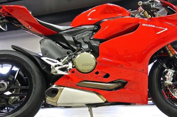 New-2013-Ducati-1199-Panigale-Sport