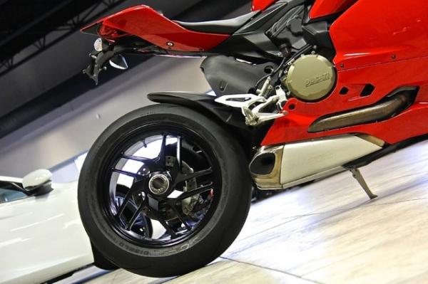 New-2013-Ducati-1199-Panigale-Sport