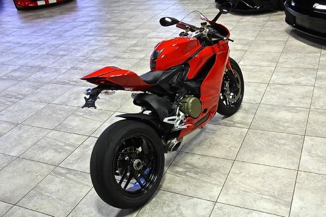 New-2013-Ducati-1199-Panigale-Sport