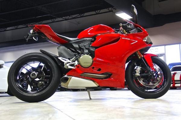 New-2013-Ducati-1199-Panigale-Sport