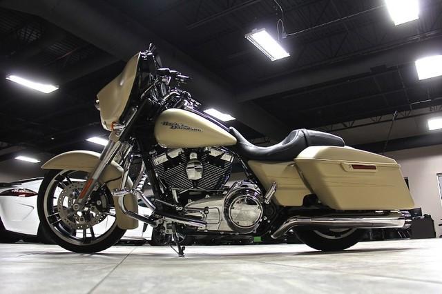 New-2014-Harley-Davidson-Street-Glide-Special-FLHXS