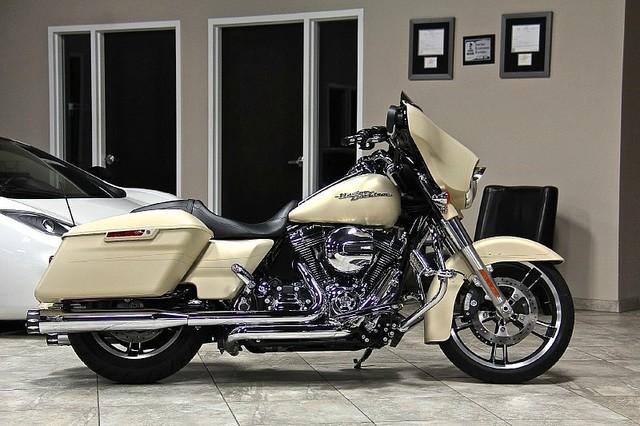 New-2014-Harley-Davidson-Street-Glide-Special-FLHXS