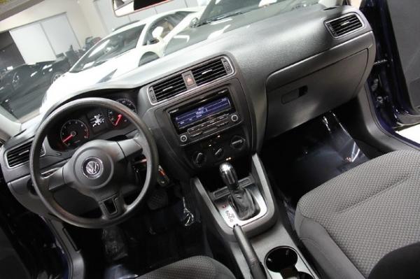 New-2012-Volkswagen-Jetta-S