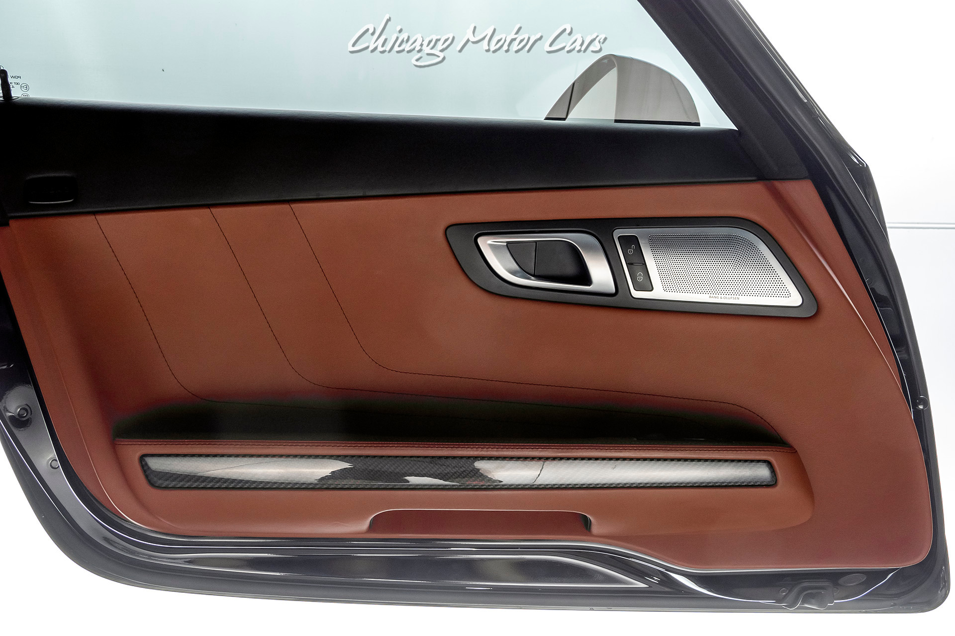 Узнайте все о потрясающем 2013 Mercedes-Benz SLS AMG Kleemann - новейшей и уникальной модификации этой роскошной германской машины, созданной для настоящих любителей скорости и комфорта 2013 Mercedes-Benz SLS AMG Kleemann