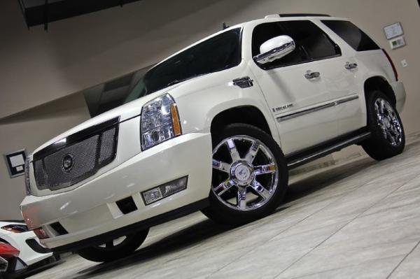 New 2008 Cadillac Escalade AWD for sale Sold at Chicago Motor Cars in West Chicago IL 60185 3