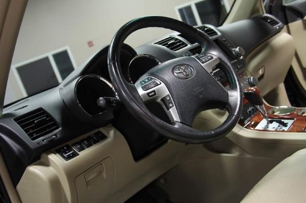 New-2011-Toyota-Highlander-Limited-Limited