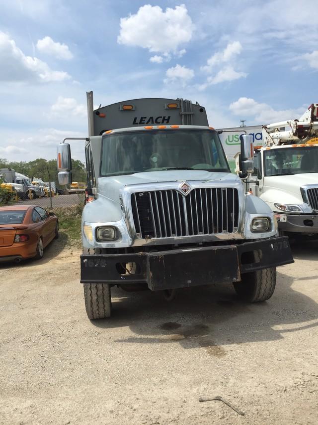 New-2004-International-7400