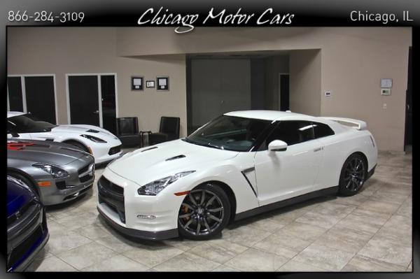 Used 2014 Nissan GT-R Premium for sale Sold at Chicago Motor Cars in West Chicago IL 60185 2