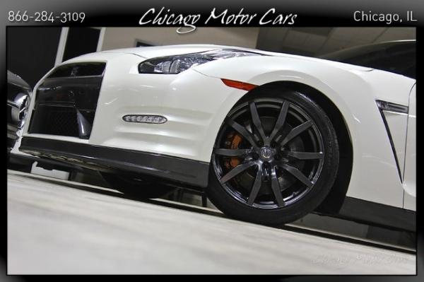 Used 2014 Nissan GT-R Premium for sale Sold at Chicago Motor Cars in West Chicago IL 60185 5