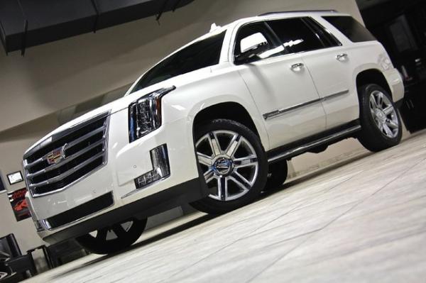 Used 2015 Cadillac Escalade Luxury 4WD for sale Sold at Chicago Motor Cars in West Chicago IL 60185 3