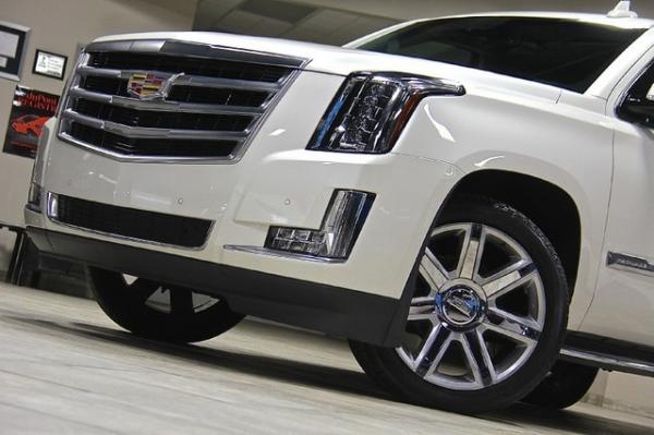 Used 2015 Cadillac Escalade Luxury 4WD for sale Sold at Chicago Motor Cars in West Chicago IL 60185 4